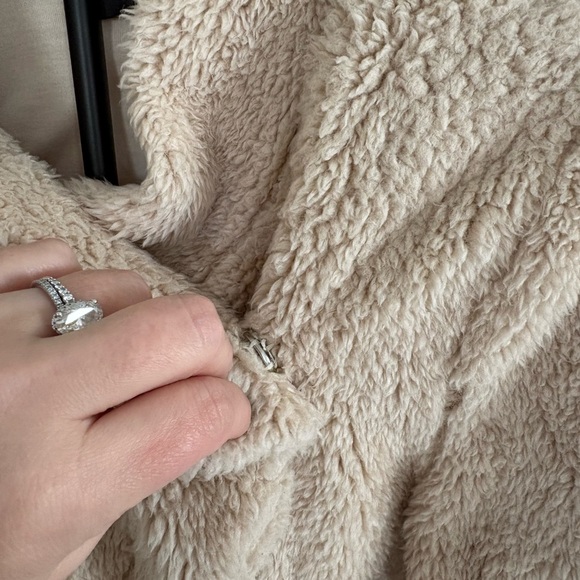 Aakaa Women's Cream Teddy Jacket - Picture 5 of 9